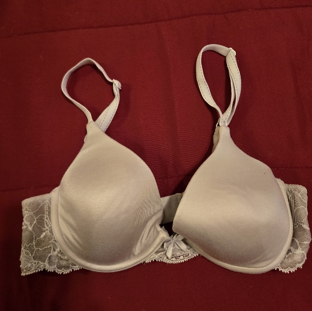 Pretty white lace bra. Padded and underwires. Good shape. 32C